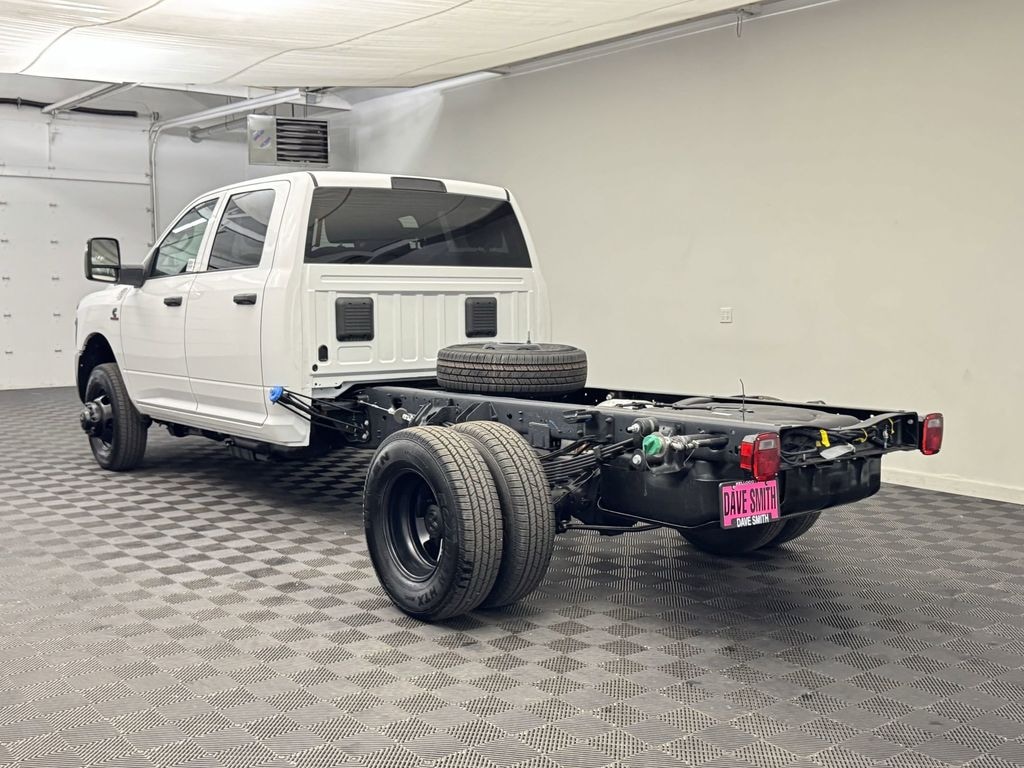 New 2025 Ram 3500 Chassis Cab 3500 TRADESMAN CREW CAB CHASSIS 4X4 60' CA Pickup