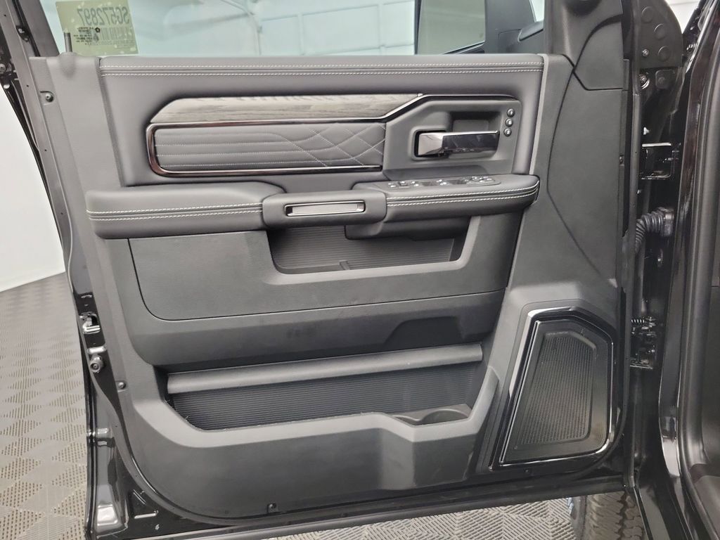 2025 RAM 3500 Limited - Photo 19