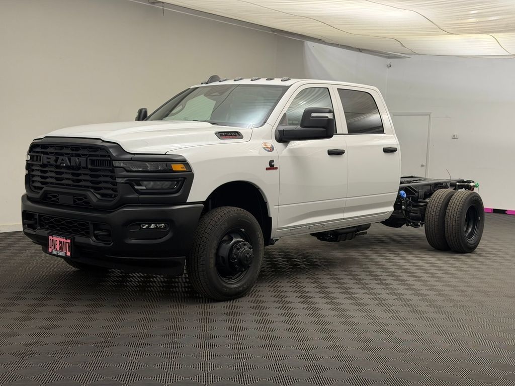 New 2026 Ram 3500 Chassis Cab TRADESMAN CREW 4X4 60' CA Pickup