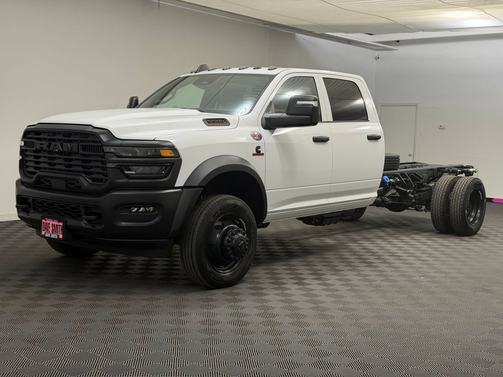 New 2026 Ram 5500 TRADESMAN CHASSIS CREW CAB 4X4 84' CA Pickup