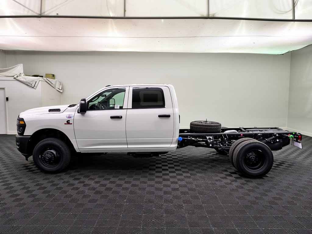 New 2027 Ram 3500 CREW CAB CHASSIS 4X4 Pickup