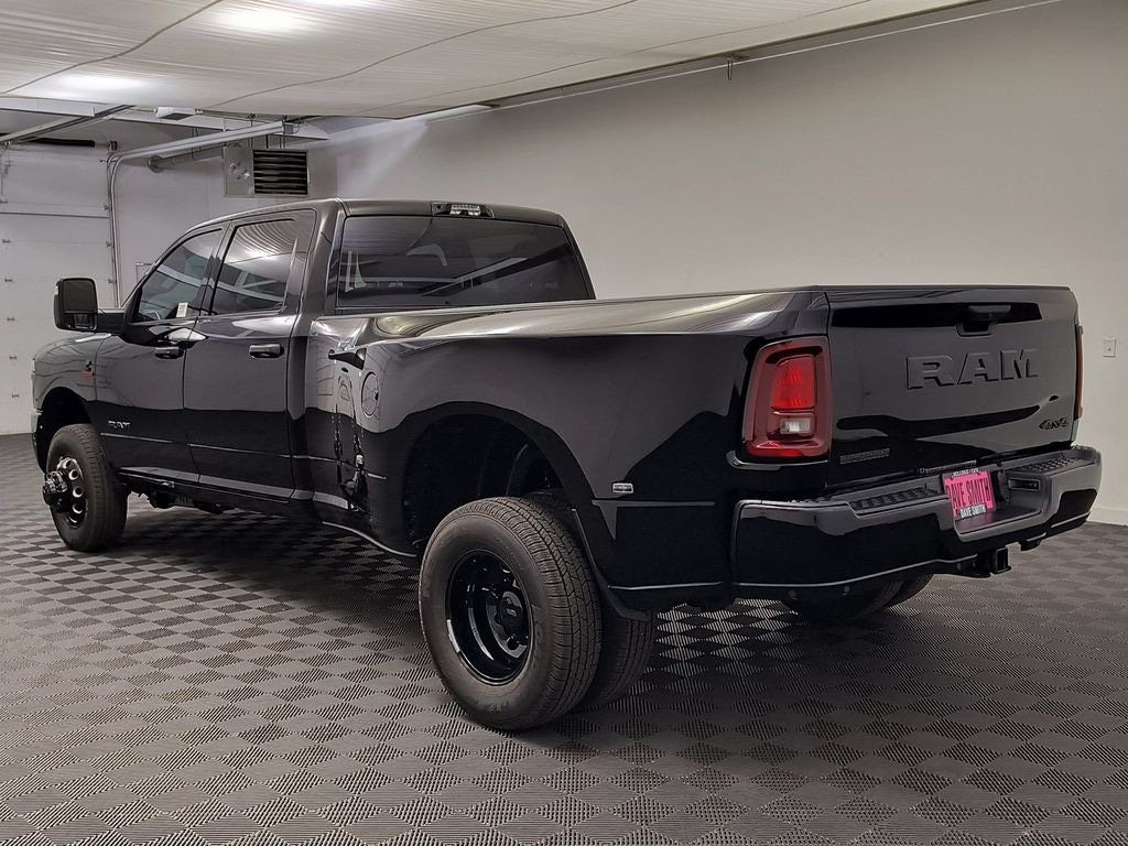 New 2026 Ram 3500 BIG HORN CREW CAB 4X4 8' BOX Pickup