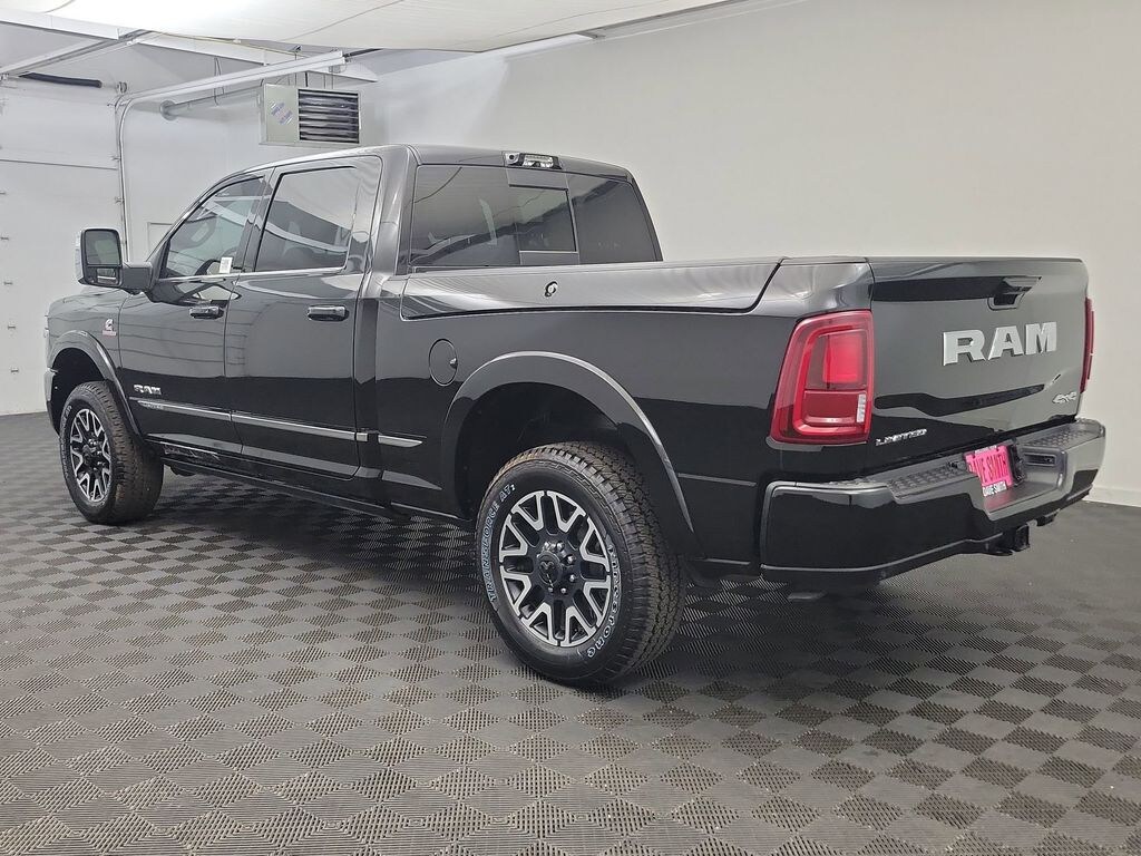 New 2026 Ram 3500 LIMITED CREW CAB 4X4 6'4 BOX Pickup