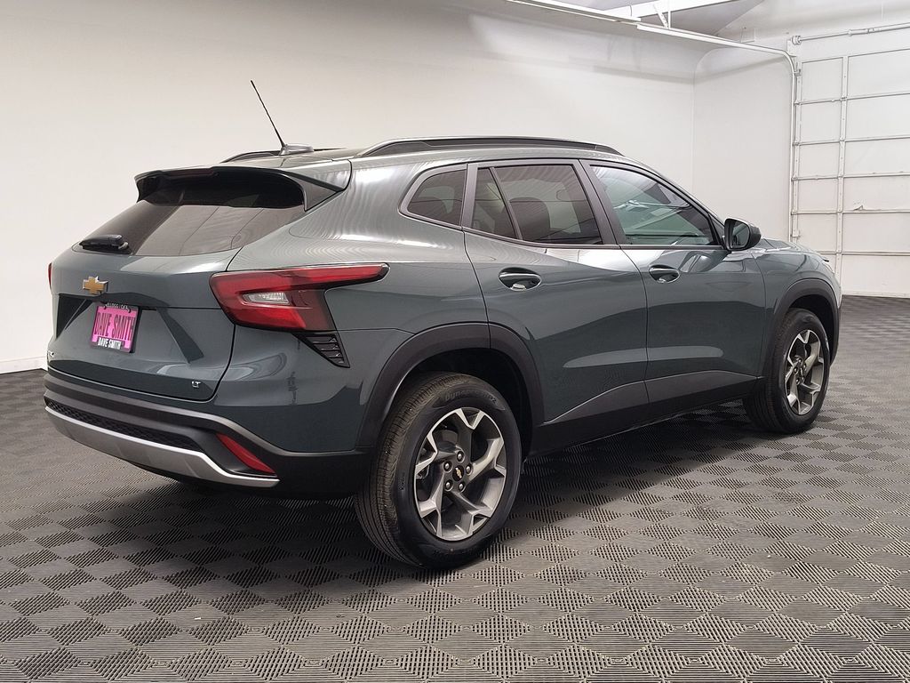 2026 Chevrolet Trax LT - Photo 9