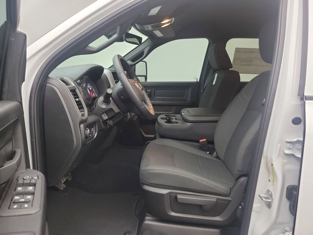 2026 Ram 2500 Tradesman photo 4