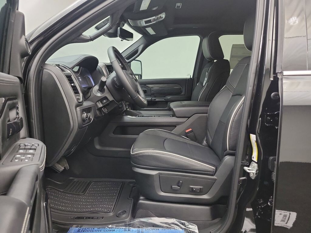 New 2026 Ram 3500 LIMITED CREW CAB 4X4 6'4 BOX Pickup