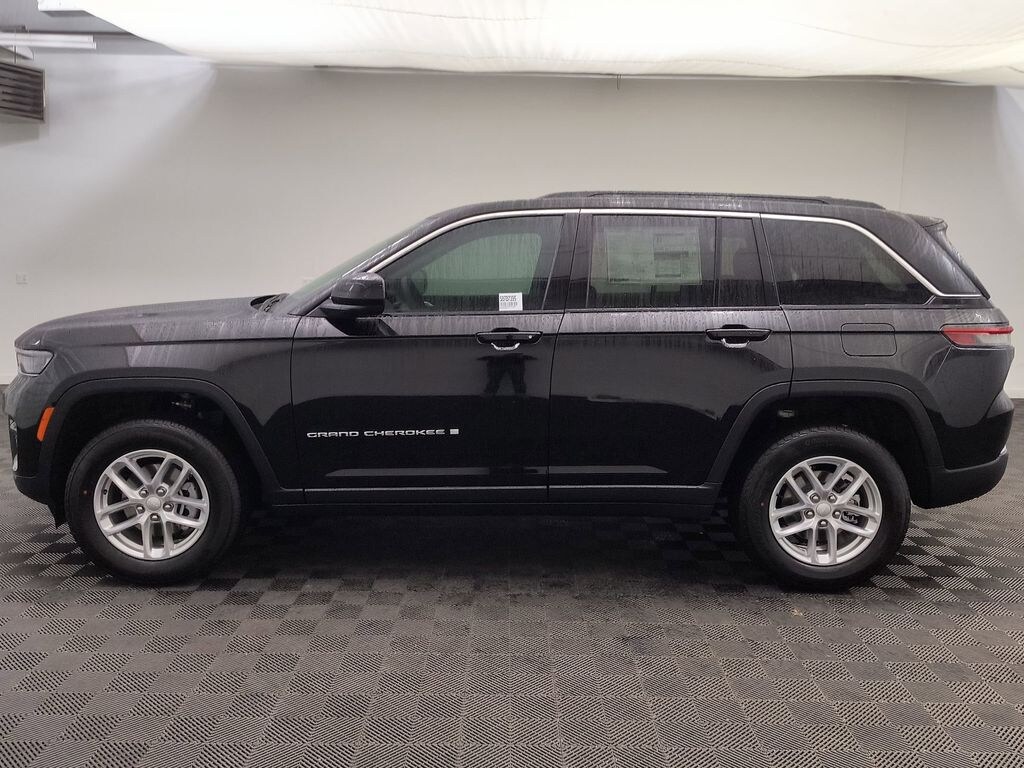 New 2025 Jeep Grand Cherokee LAREDO X 4X4 Sport Utility