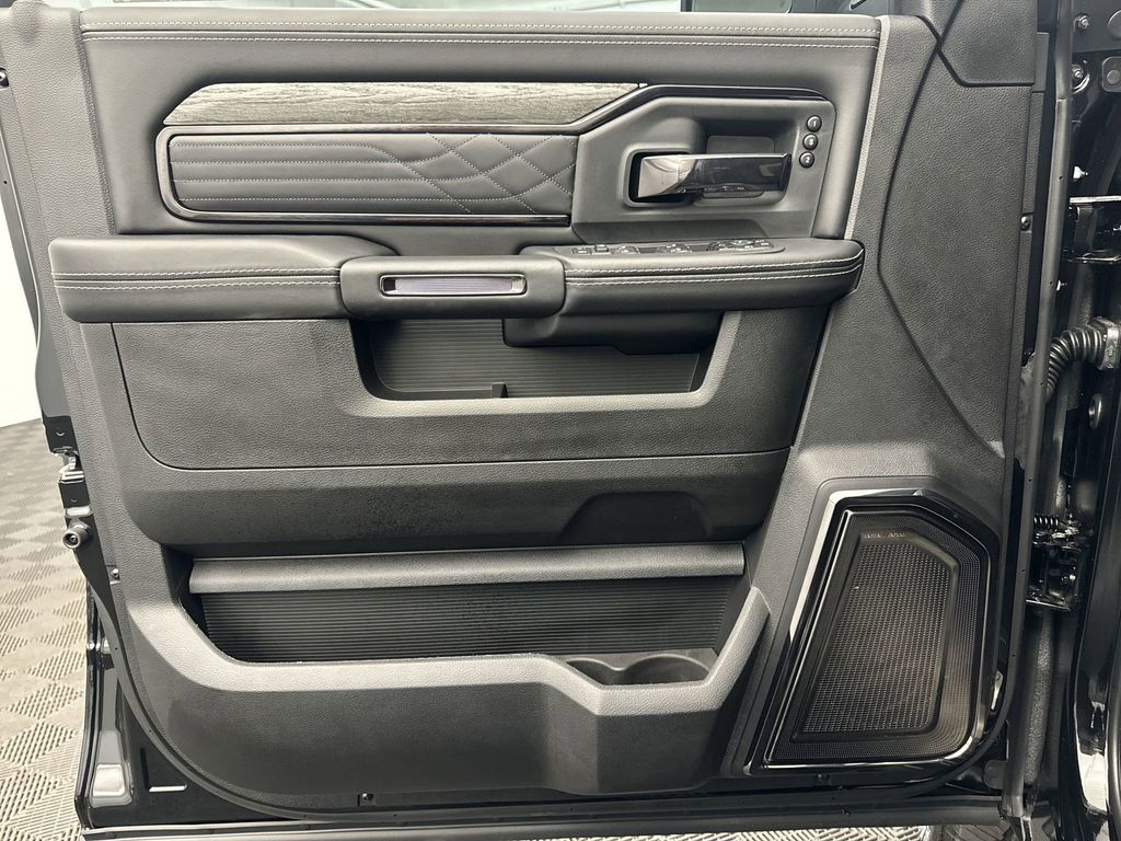 2025 RAM 3500 Limited - Photo 18