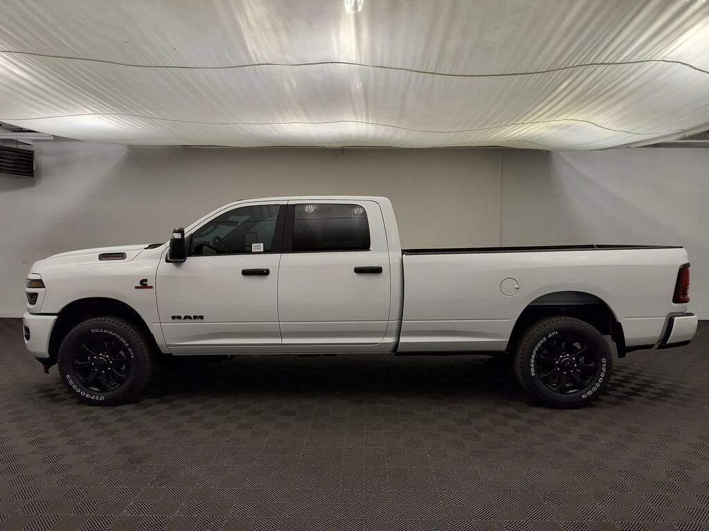 New 2026 Ram 3500 BIG HORN CREW CAB 4X4 8' BOX Pickup