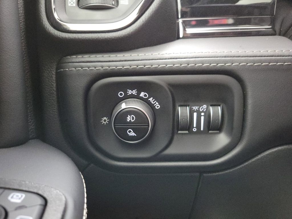 2025 RAM 3500 Limited - Photo 14