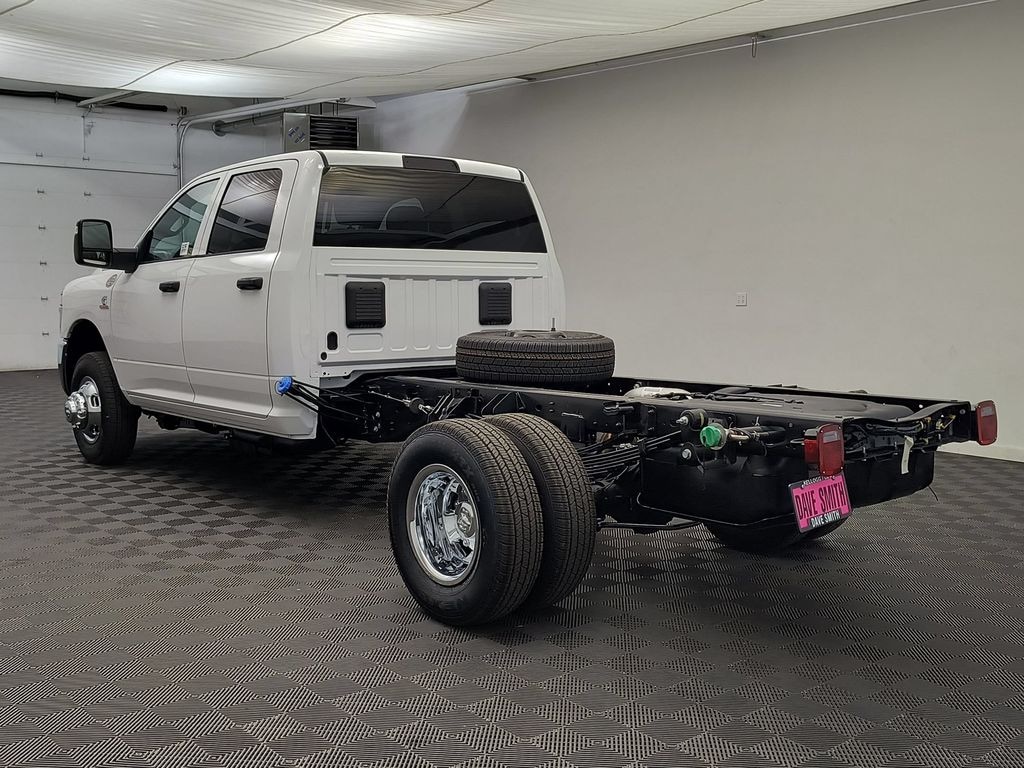 New 2026 Ram 3500 Chassis Cab TRADESMAN CREW 4X4 60' CA Pickup