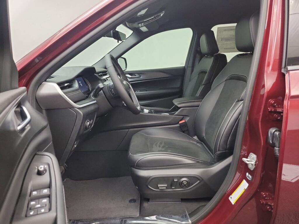 New 2025 Jeep Grand Cherokee L ALTITUDE 4X4 Sport Utility