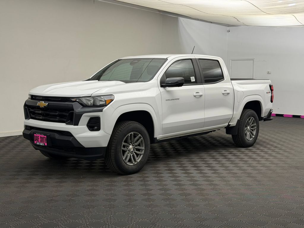 2023 Chevrolet Colorado 4WD LT Crew Cab Short Box's photo