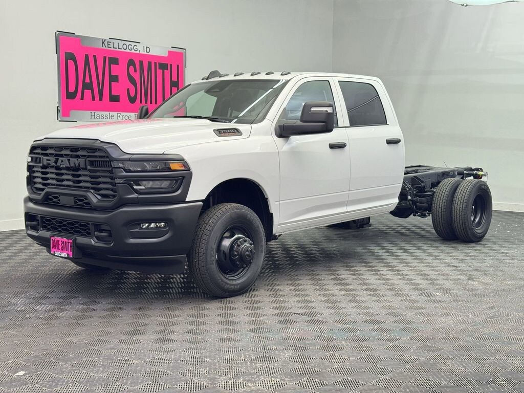 New 2025 Ram 3500 Chassis Cab 3500 TRADESMAN CREW CAB CHASSIS 4X4 60' CA Pickup