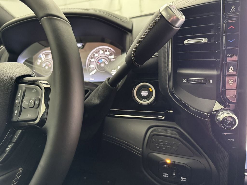 2025 RAM 3500 Limited - Photo 28