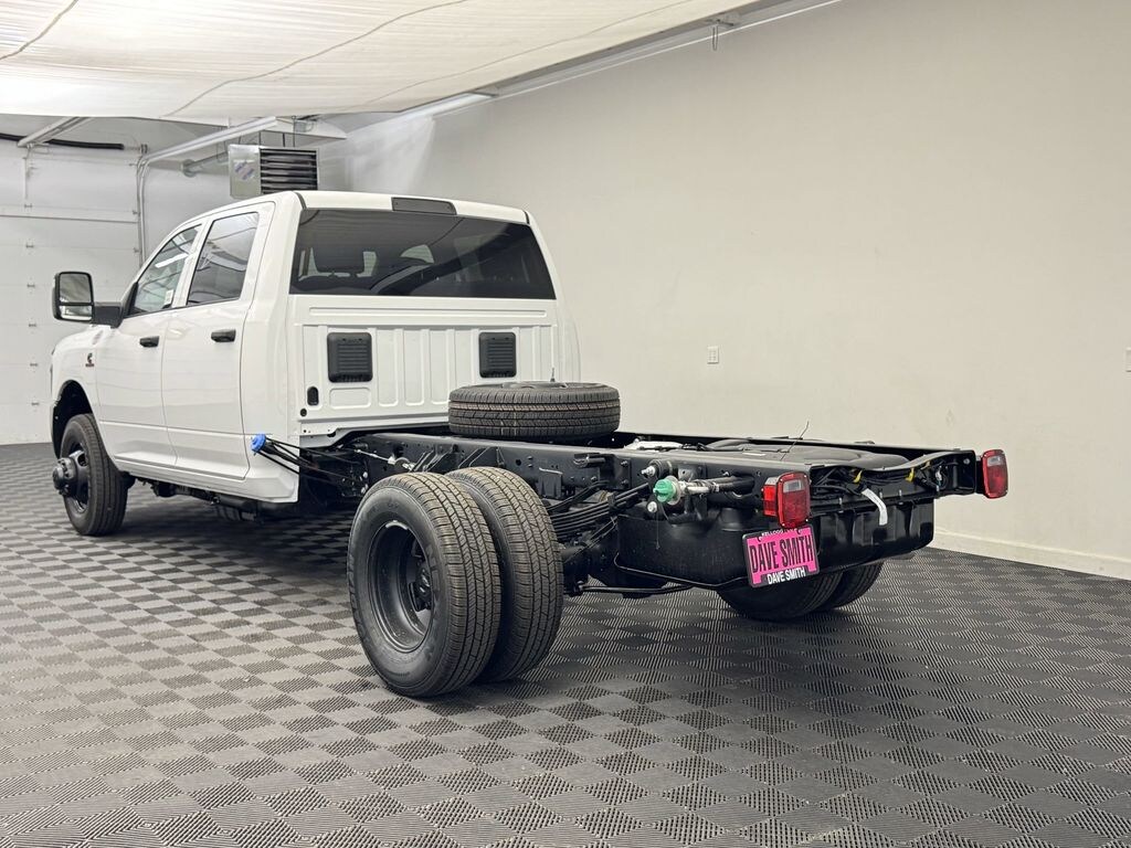 New 2025 Ram 3500 Chassis Cab 3500 TRADESMAN CREW CAB CHASSIS 4X4 60' CA Pickup