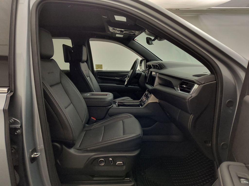 2024 GMC Yukon XL Denali - Photo 29