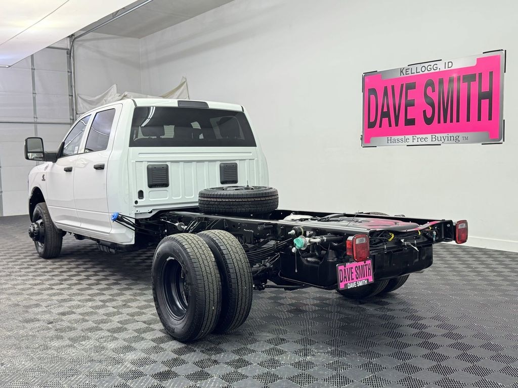 New 2025 Ram 3500 Chassis Cab 3500 TRADESMAN CREW CAB CHASSIS 4X4 60' CA Pickup