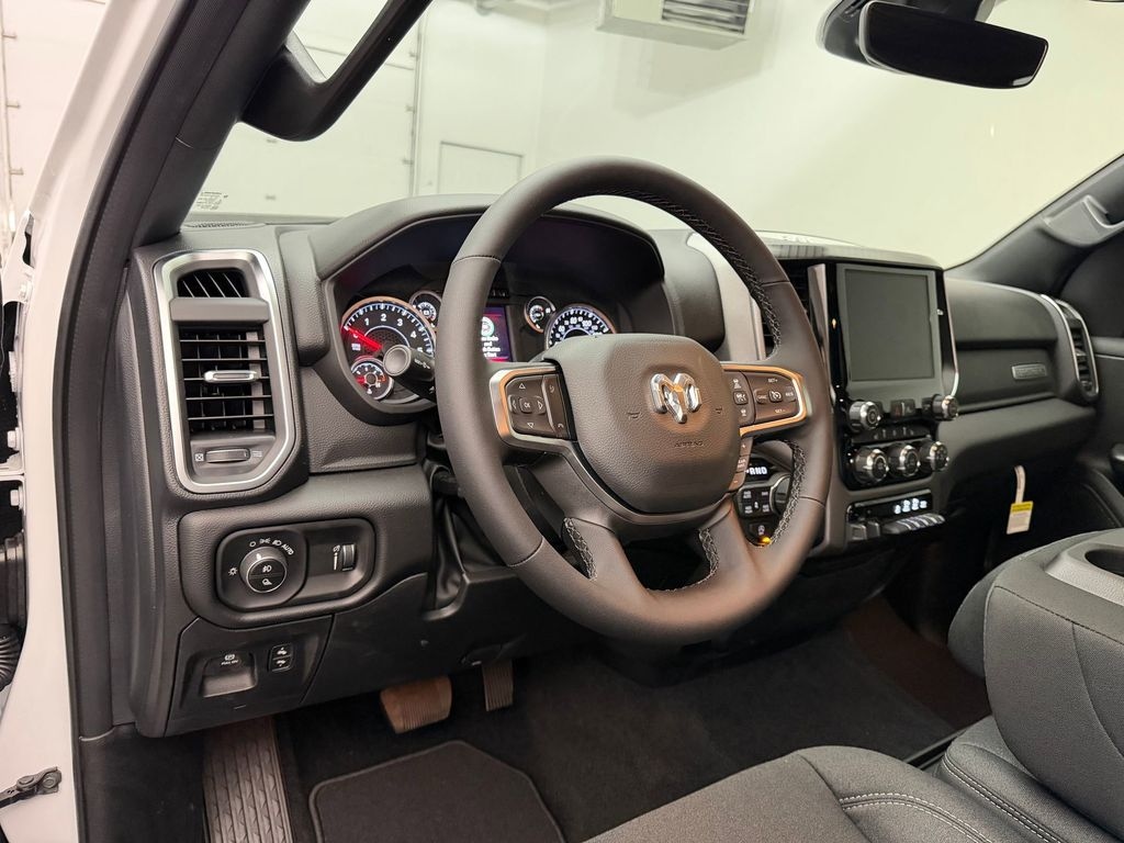 New 2026 Ram 1500 BIG HORN CREW CAB 4X4 5'7 BOX Pickup