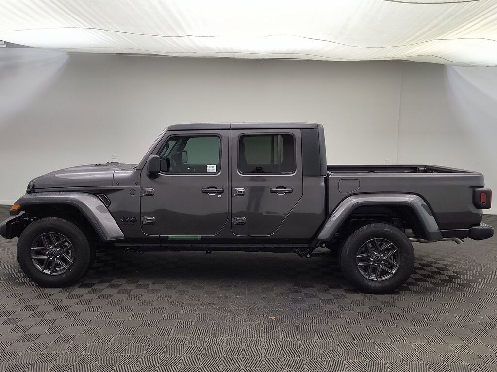 New 2025 Jeep Gladiator SPORT S 4X4 Pickup