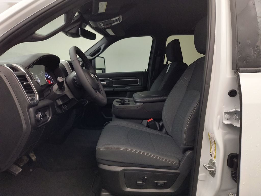 New 2025 Ram 3500 BIG HORN CREW CAB 4X4 6'4 BOX Pickup