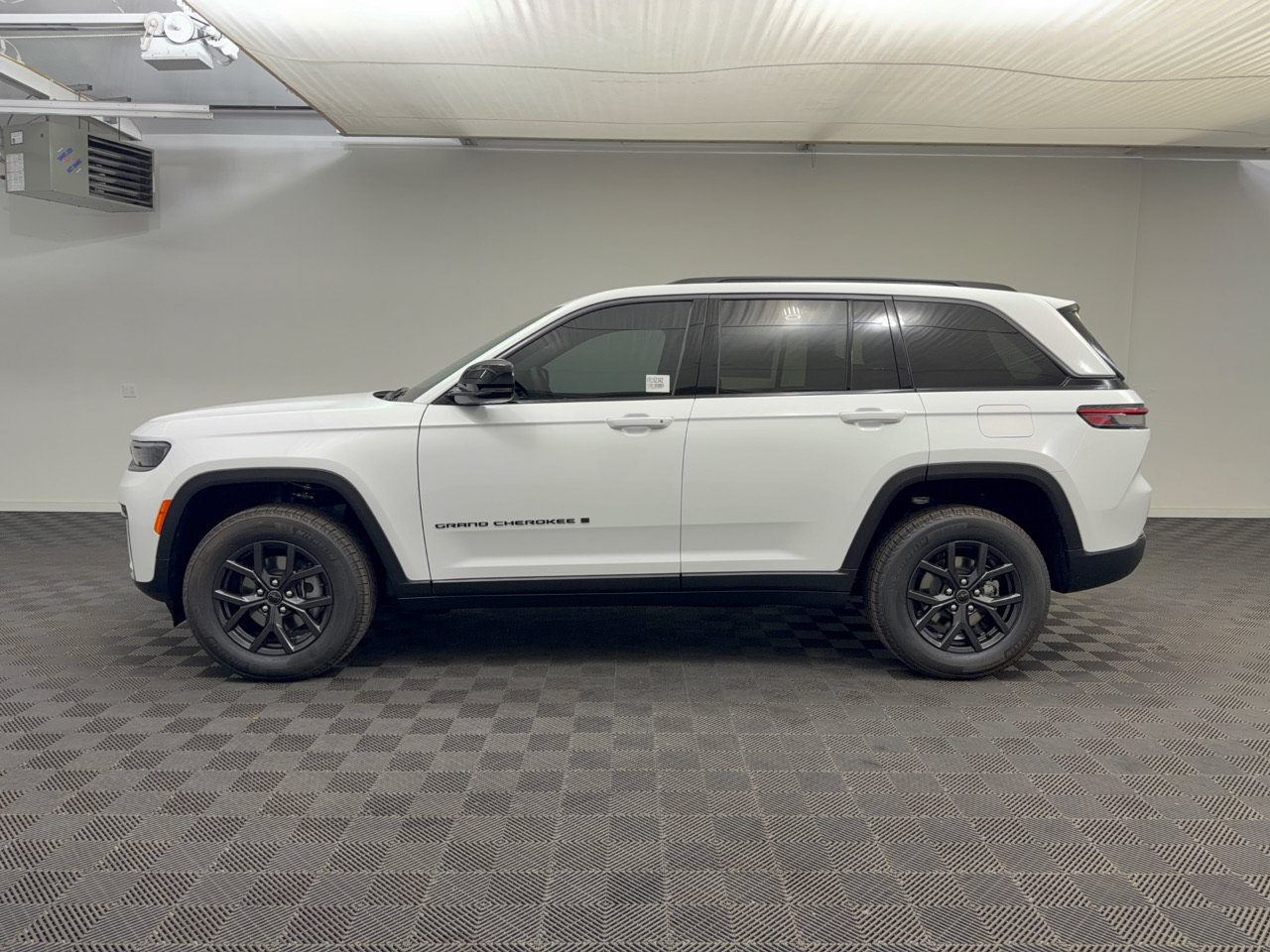 New 2027 Jeep Grand Cherokee 2 Row LAREDO 4X4 Sport Utility