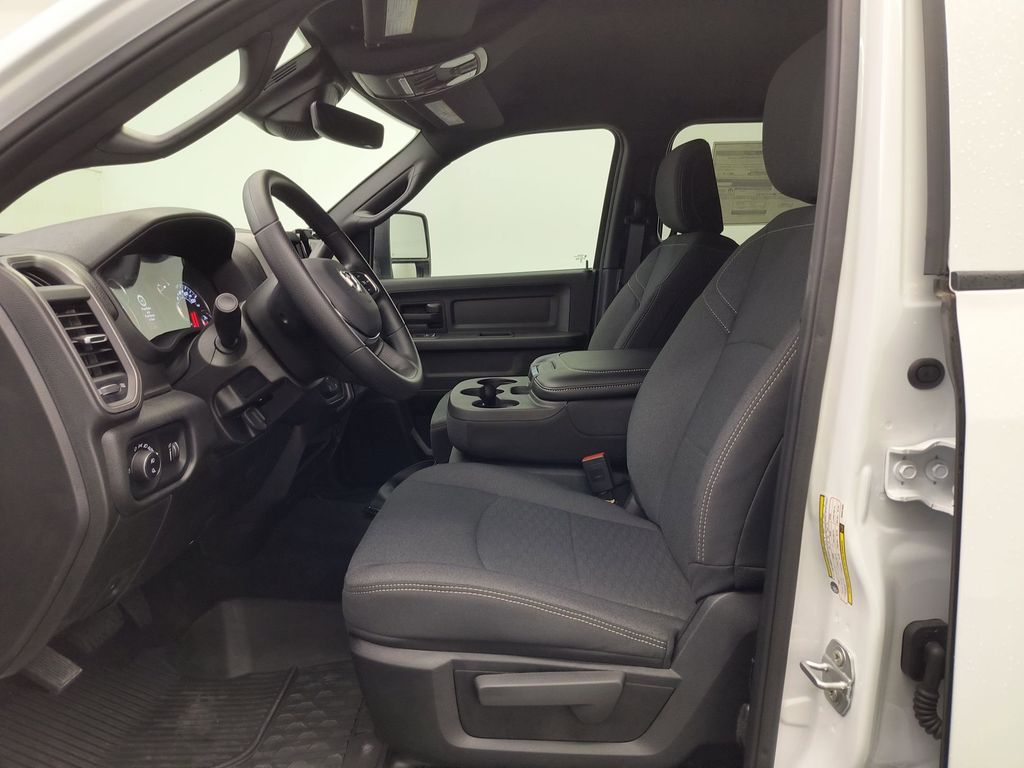 2025 Ram 2500 Tradesman photo 4