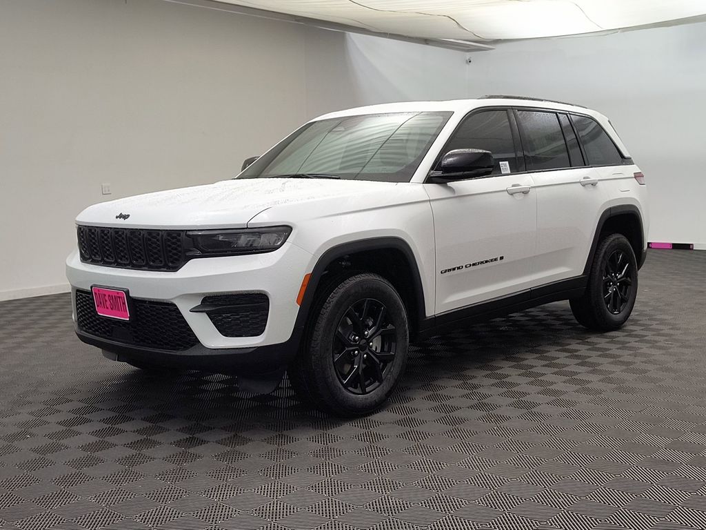 2025 Jeep Grand Cherokee Altitude's photo