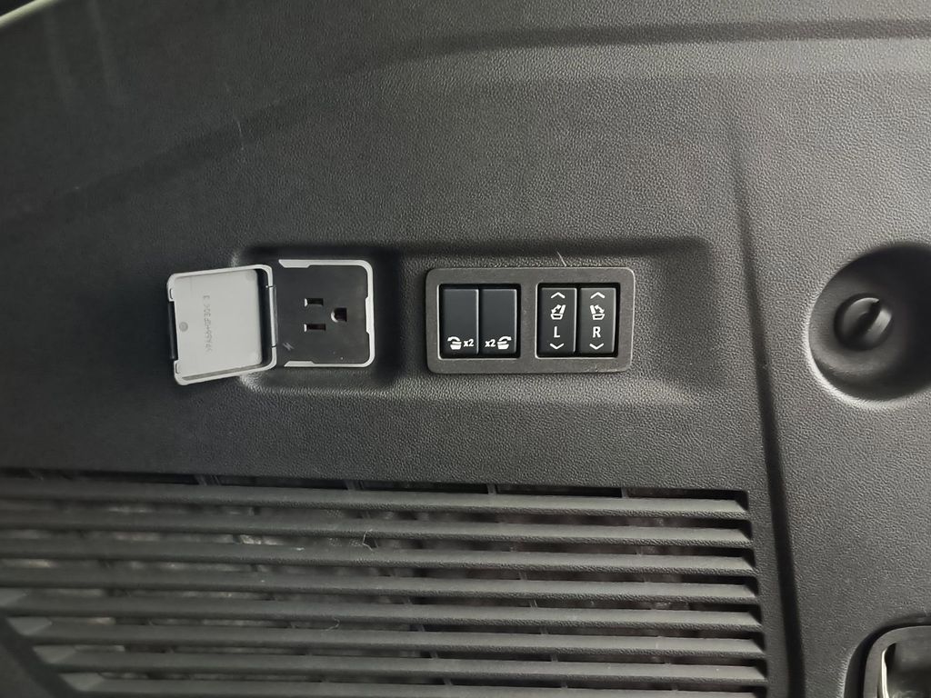 2024 GMC Yukon XL Denali - Photo 18