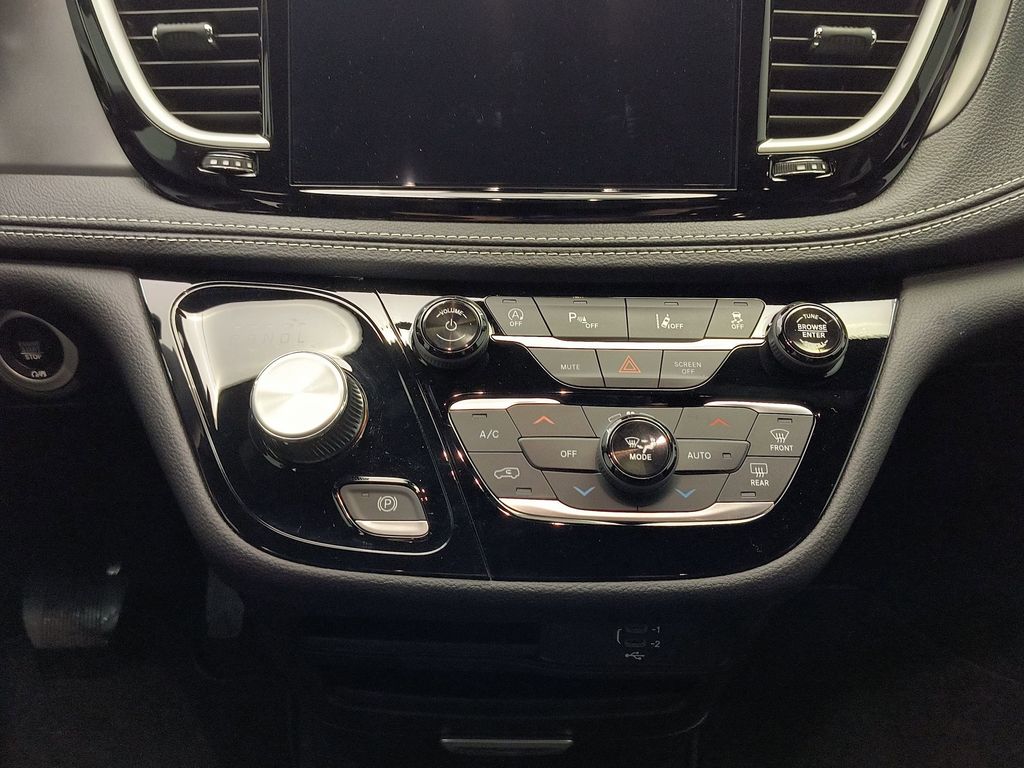 2026 Chrysler Pacifica Select - Photo 27