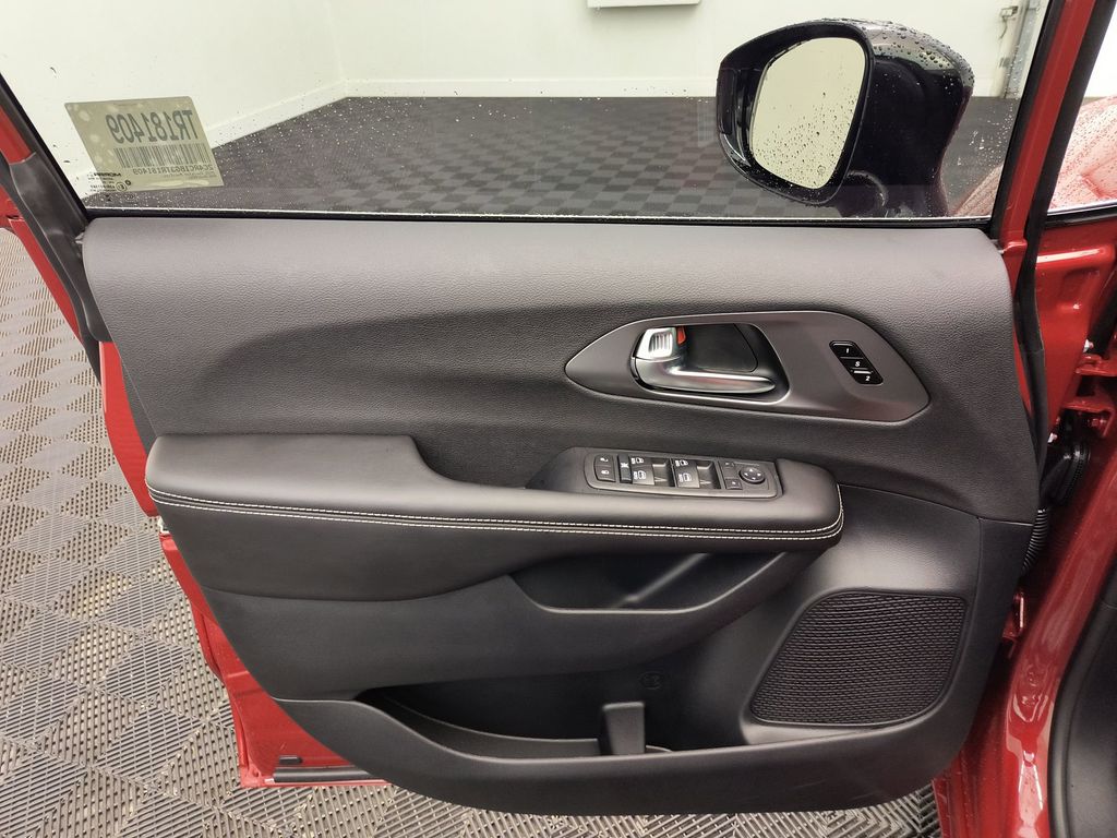 2026 Chrysler Pacifica Select - Photo 12