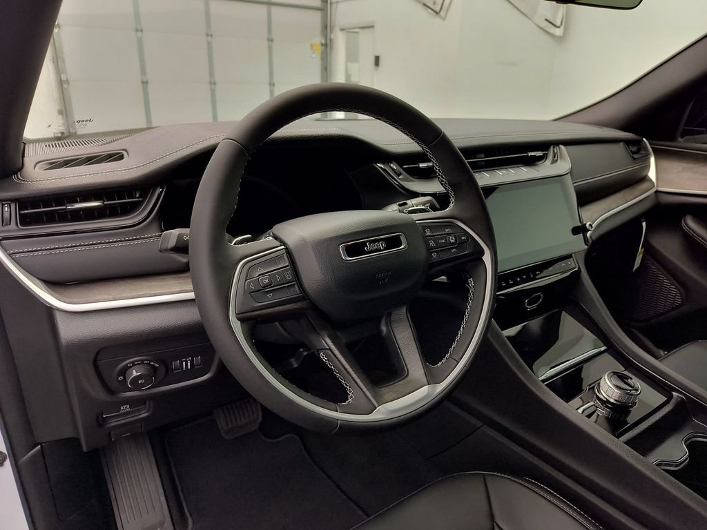 New 2026 Jeep Grand Cherokee L LIMITED 4X4 Sport Utility