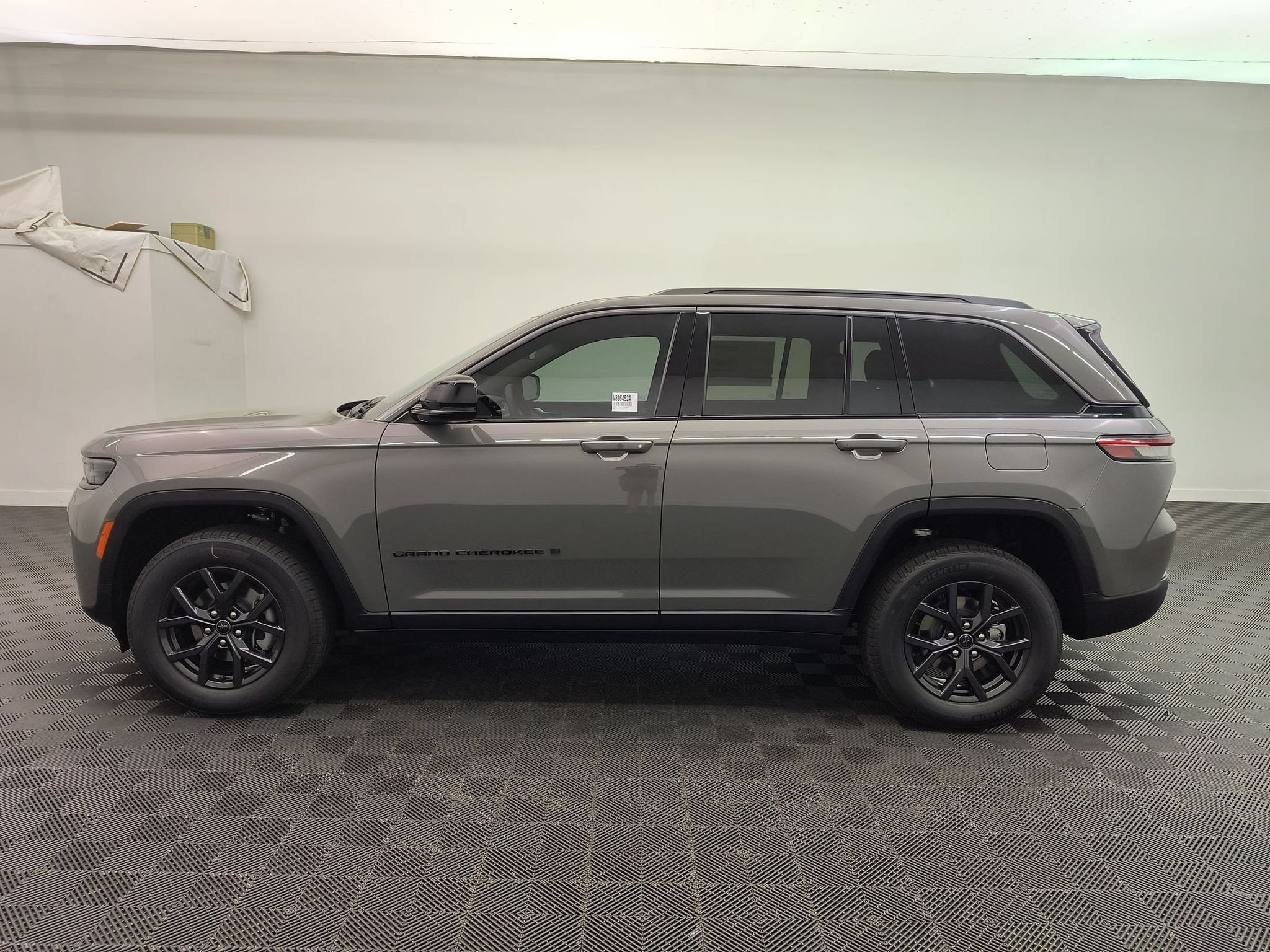 New 2027 Jeep Grand Cherokee 2 Row LAREDO 4X4 Sport Utility