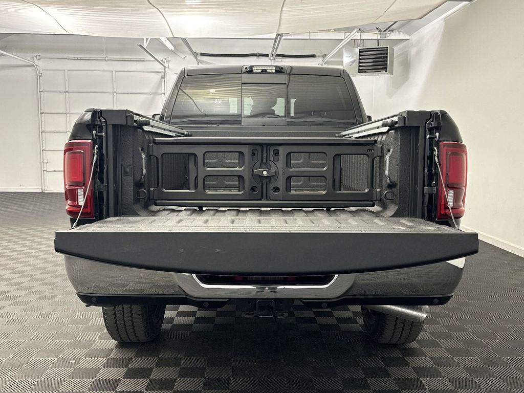 2025 RAM 3500 Limited - Photo 19