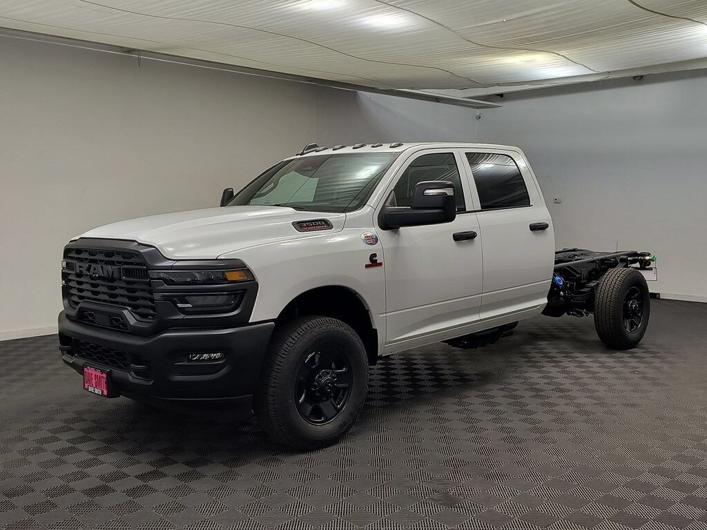 New 2026 Ram 3500 Chassis Cab TRADESMAN CREW 4X4 60' CA Pickup