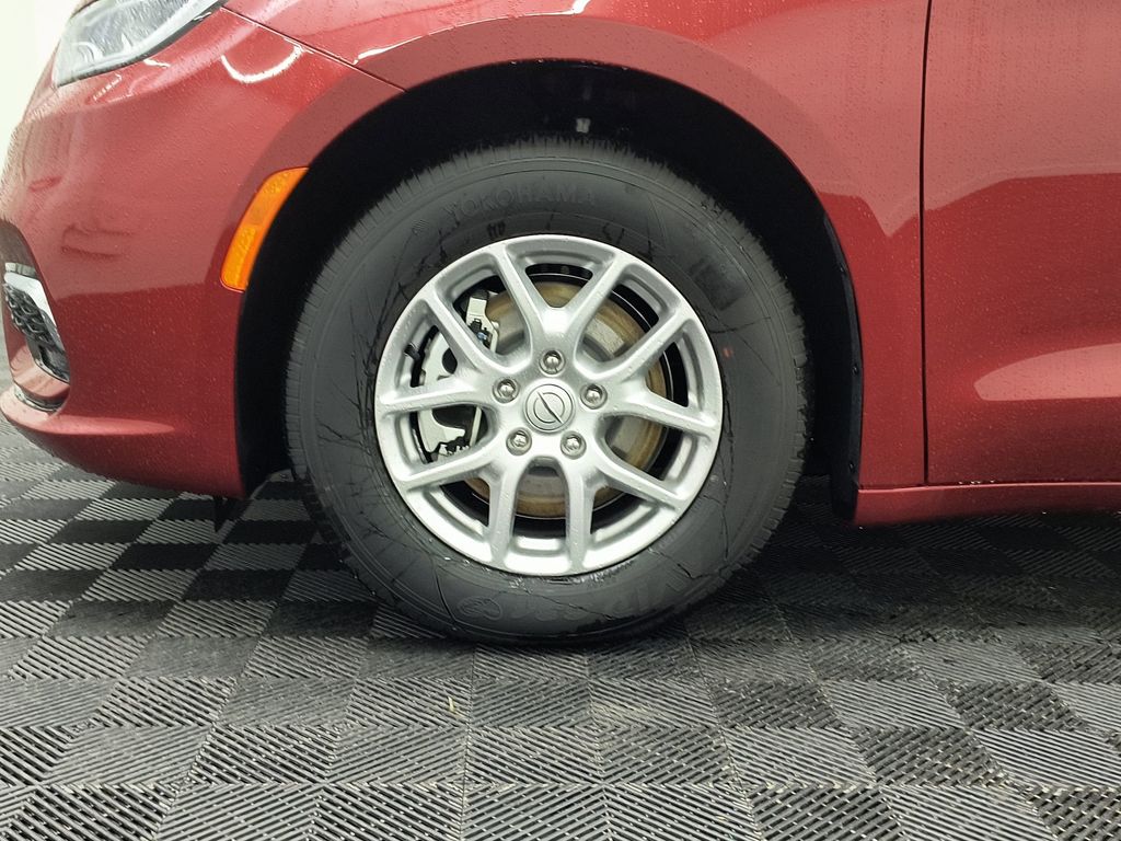 2026 Chrysler Pacifica Select - Photo 11