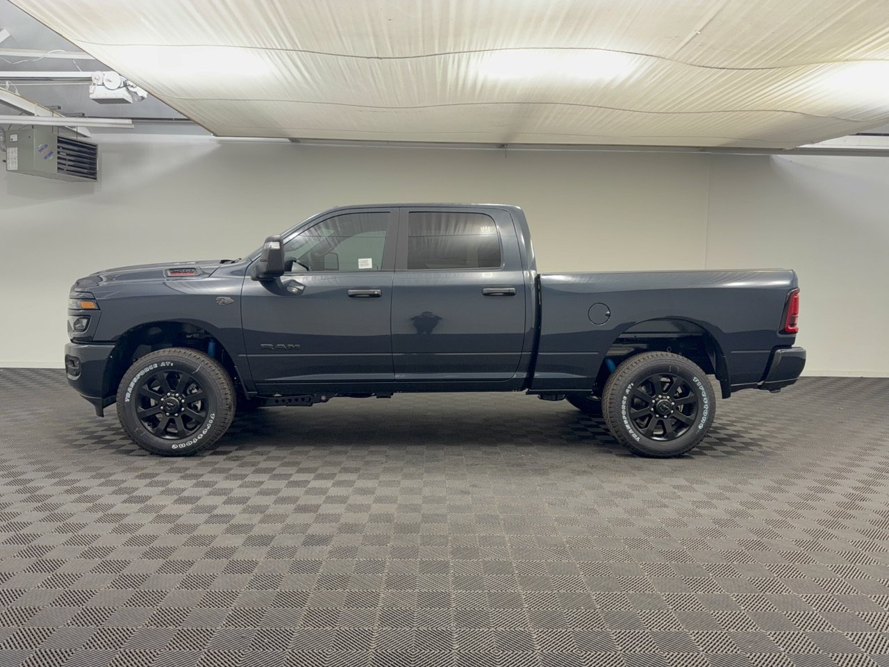 New 2027 Ram 2500 BIG HORN CREW CAB 4X4 Pickup