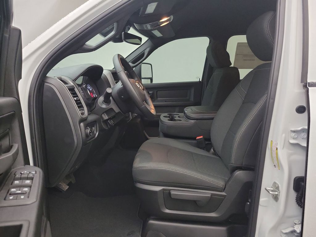 2026 Ram 2500 Tradesman photo 4