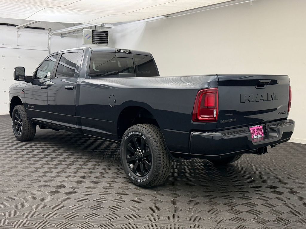 New 2026 Ram 3500 LARAMIE CREW CAB 4X4 8' BOX Pickup