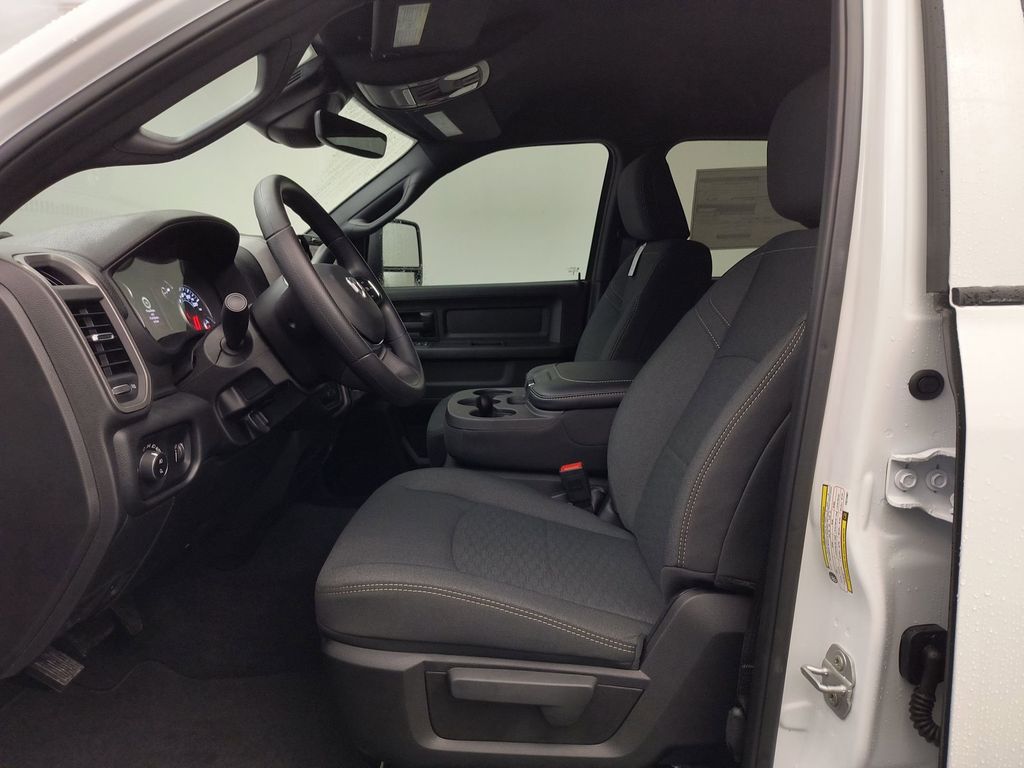 2026 Ram 2500 Tradesman photo 4