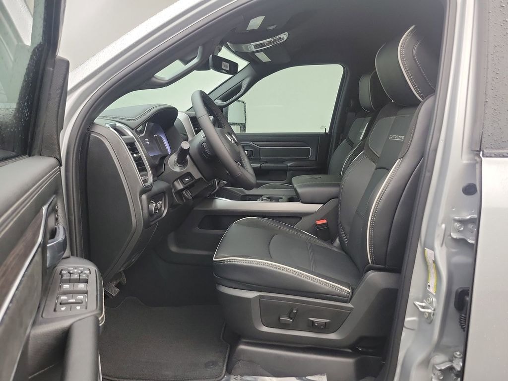 New 2026 Ram 3500 LARAMIE MEGA CAB 4X4 6'4 BOX Pickup