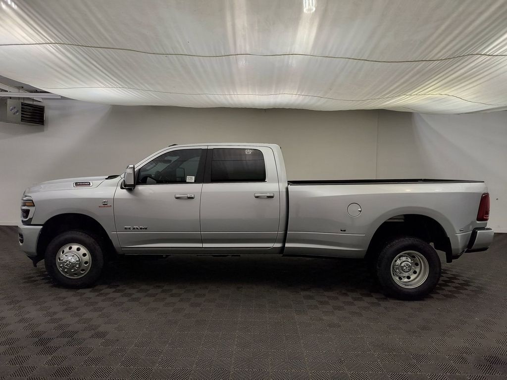 New 2026 Ram 3500 LARAMIE CREW CAB 4X4 8' BOX Pickup