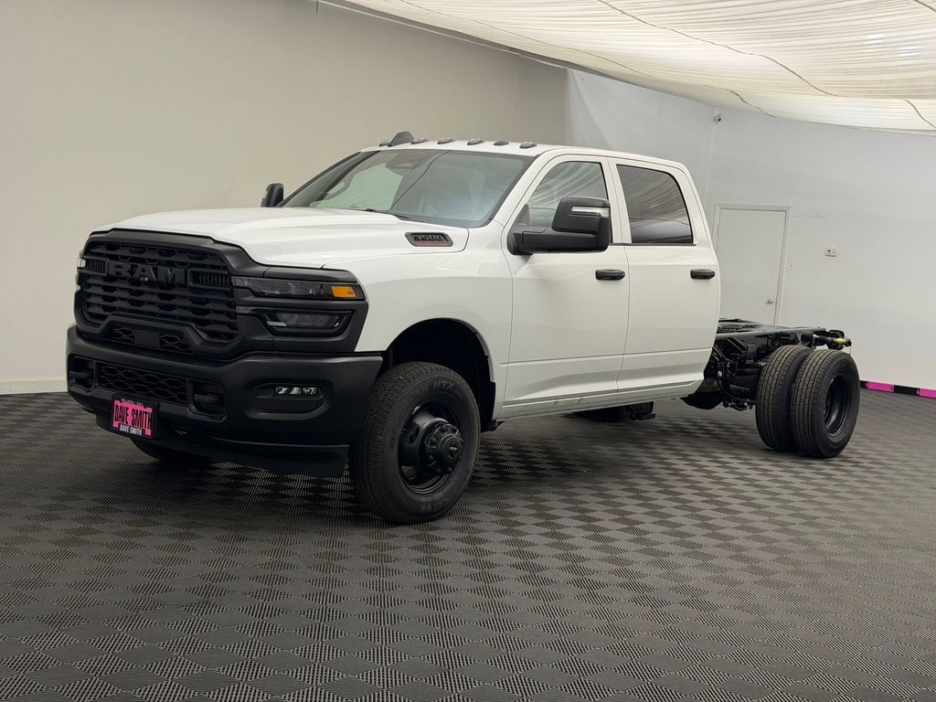 New 2026 Ram 3500 TRADESMAN CREW CAB CHASSIS 4X4 60' CA Pickup