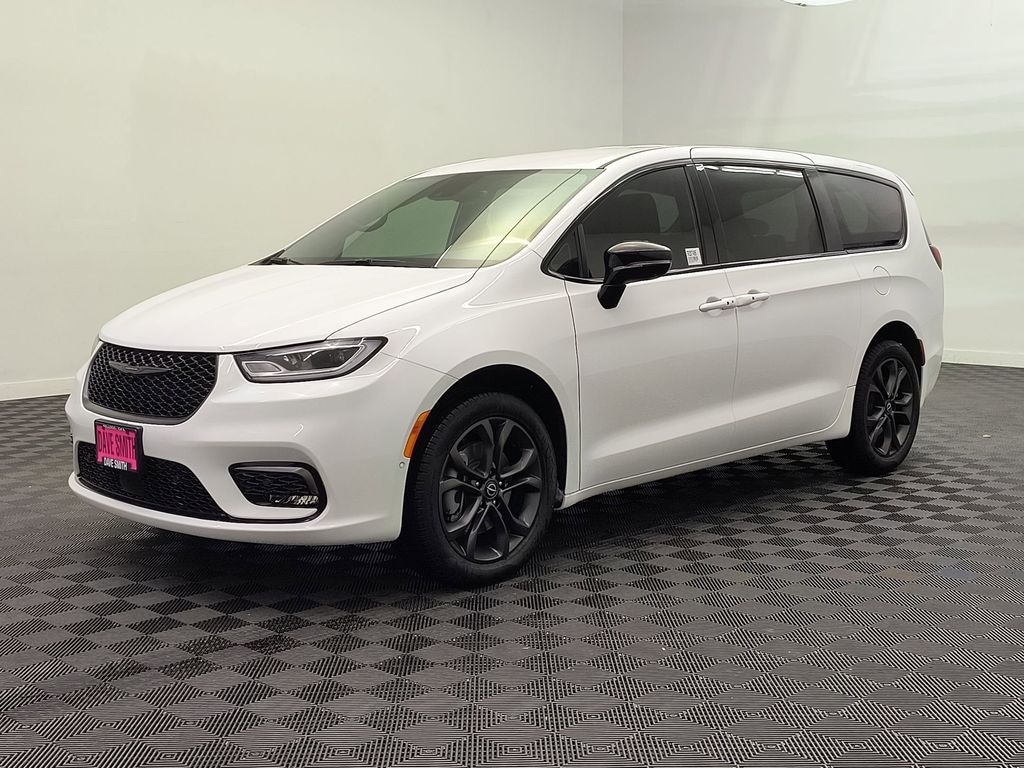 New 2026 Chrysler Pacifica SELECT AWD Passenger Van