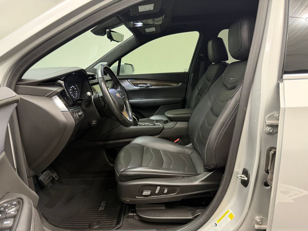 XT6 Premium Luxury SUV
