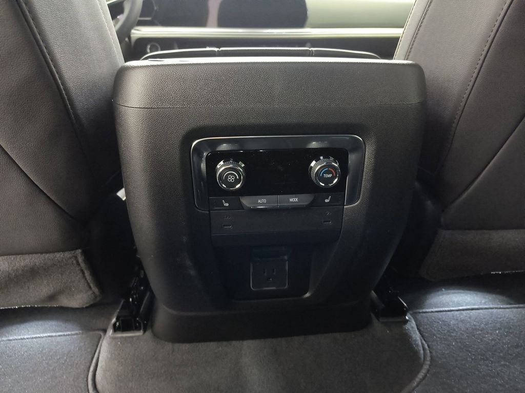2025 Chevrolet Suburban Premier - Photo 20