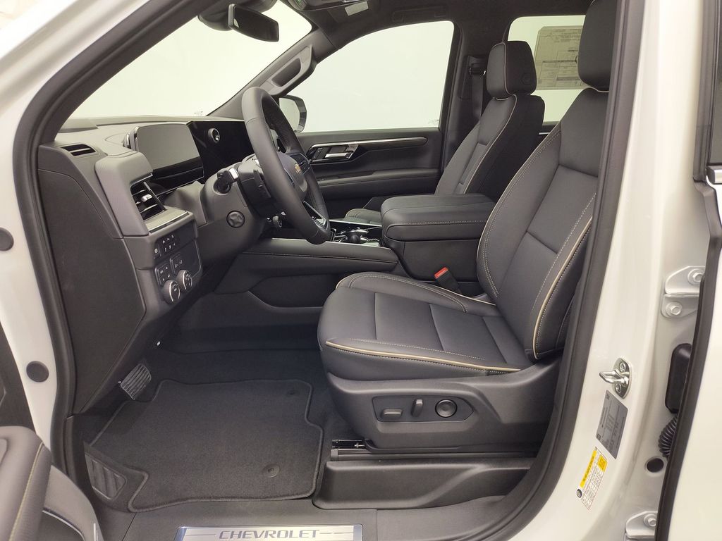 2025 Chevrolet Suburban Premier - Photo 4