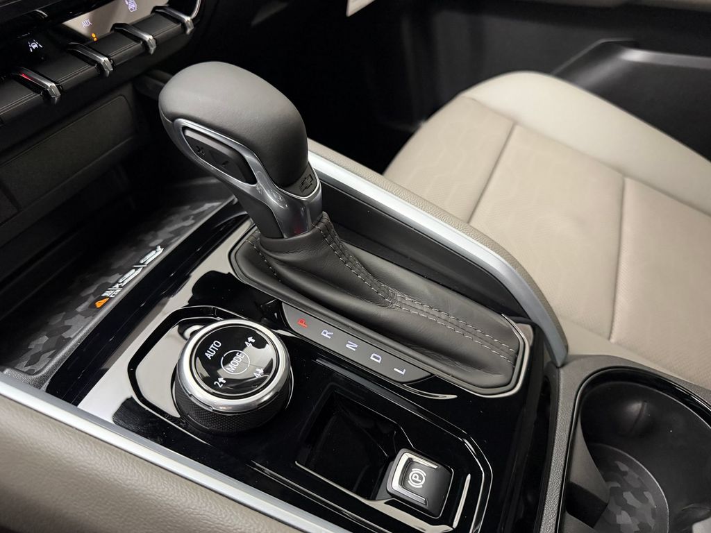 2026 Chevrolet Colorado ZR2 - Photo 15