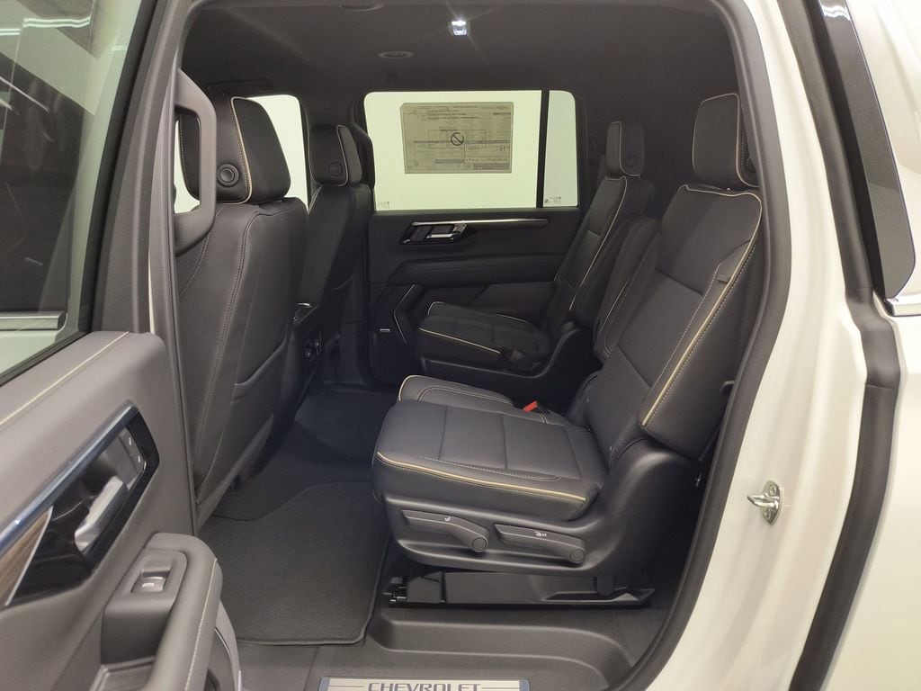 2025 Chevrolet Suburban Premier - Photo 12