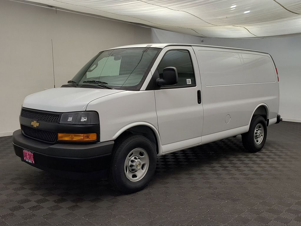 2026 Chevrolet Express 2500 Work Van HD's photo